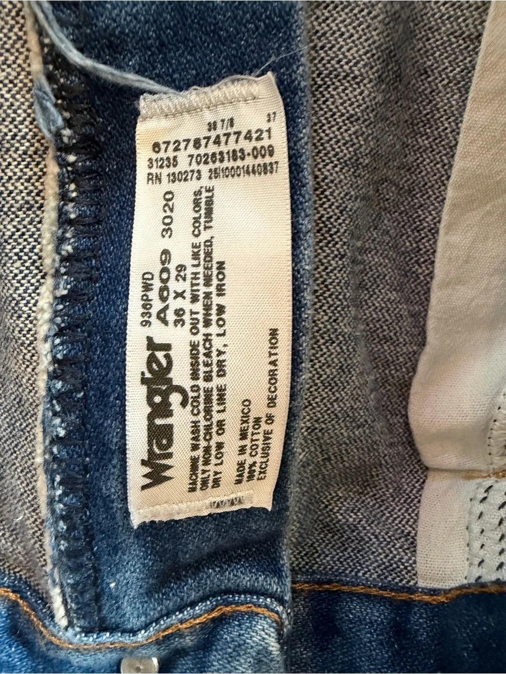 Wrangler Straight Leg Jeans in Deep Blue Denim